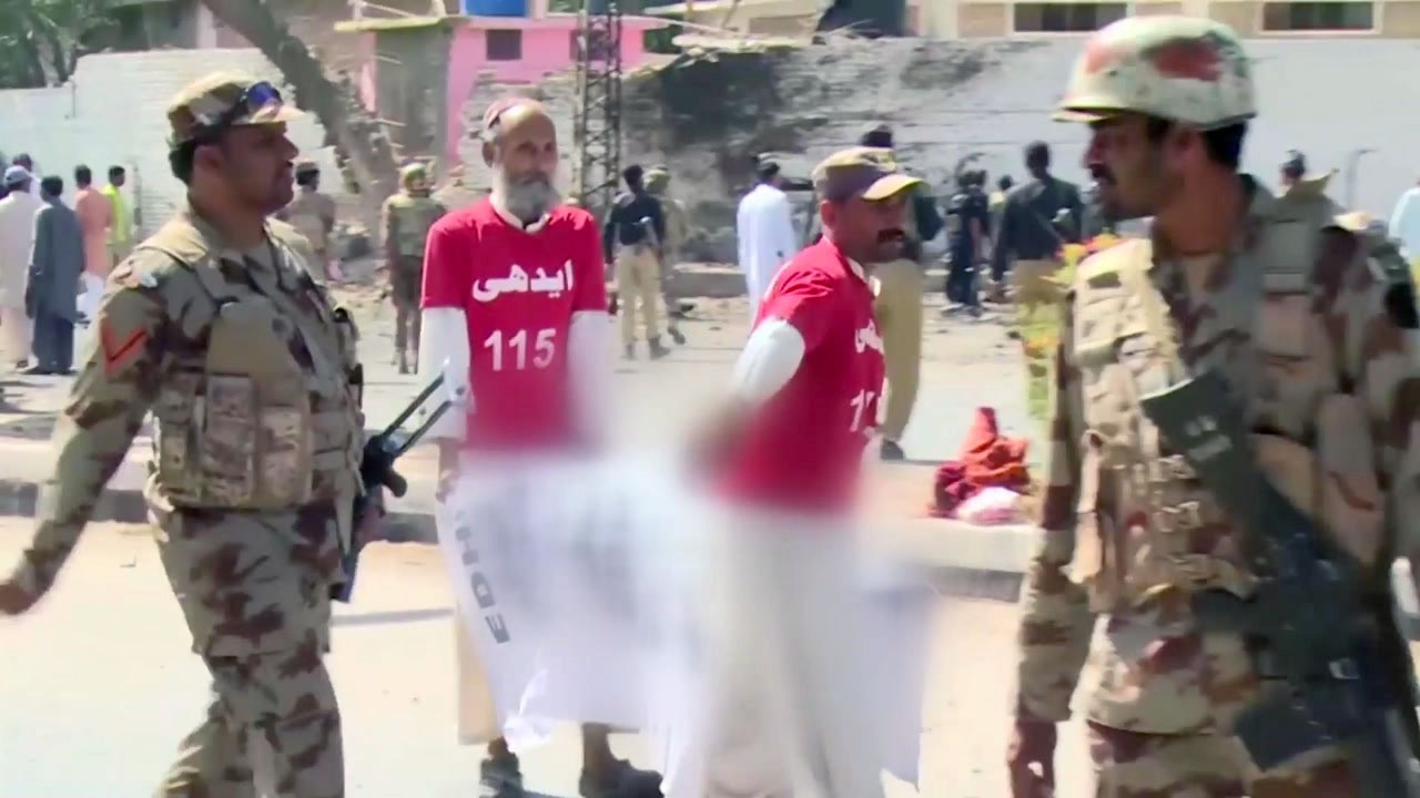 파키스탄 재래시장 연쇄 폭탄 공격...150여 명 사상
