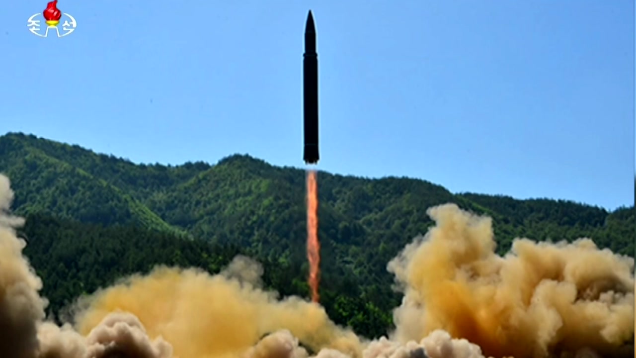 북한, 미사일 발사...ICBM 주장