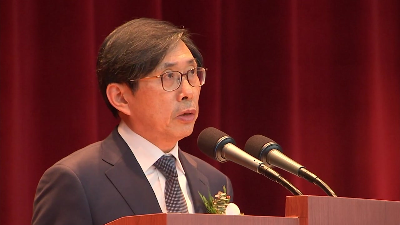 박상기 법무부 장관 취임...검찰개혁 본격 시동