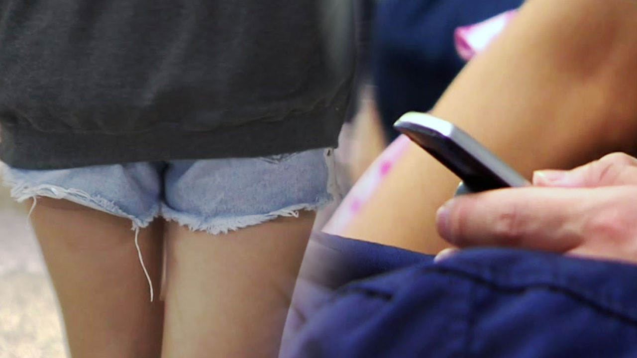 판사 휴대폰 속 여성 허벅지 사진 "앱이 저절로 작동"