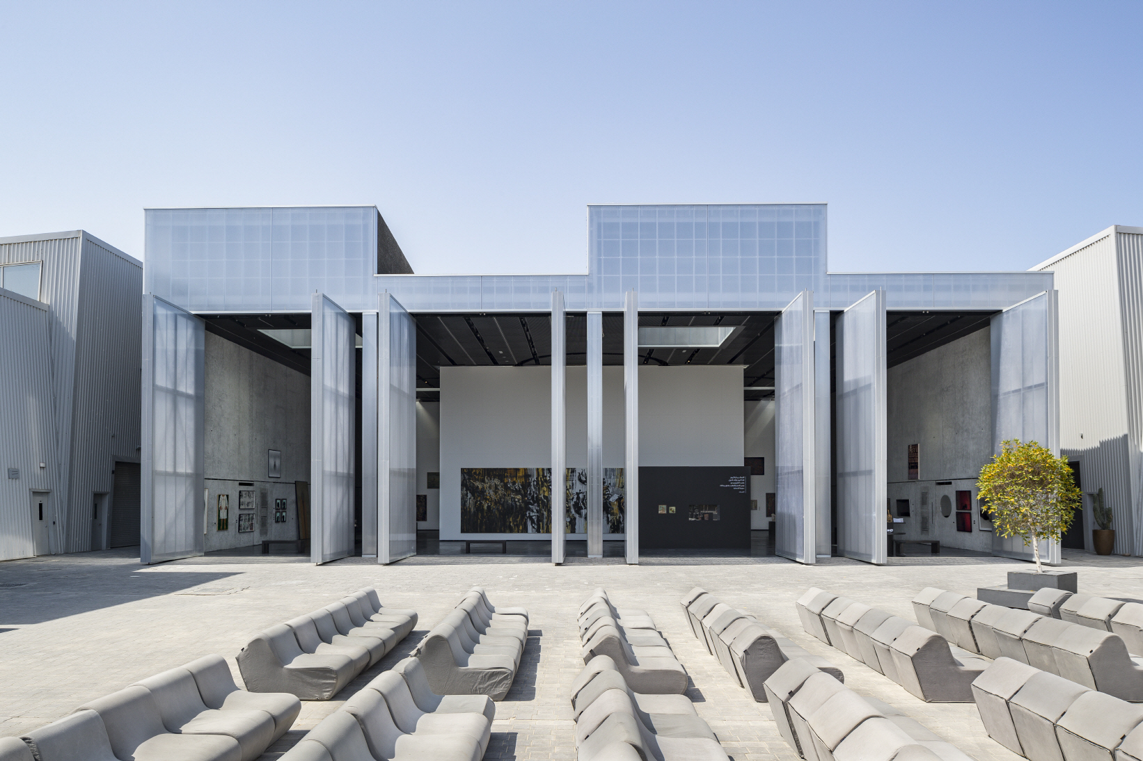 〔안정원의 디자인 칼럼〕 두바이 알세르칼 거리에 새롭게 들어선 복합문화센터 ‘콘크리트’ 1
