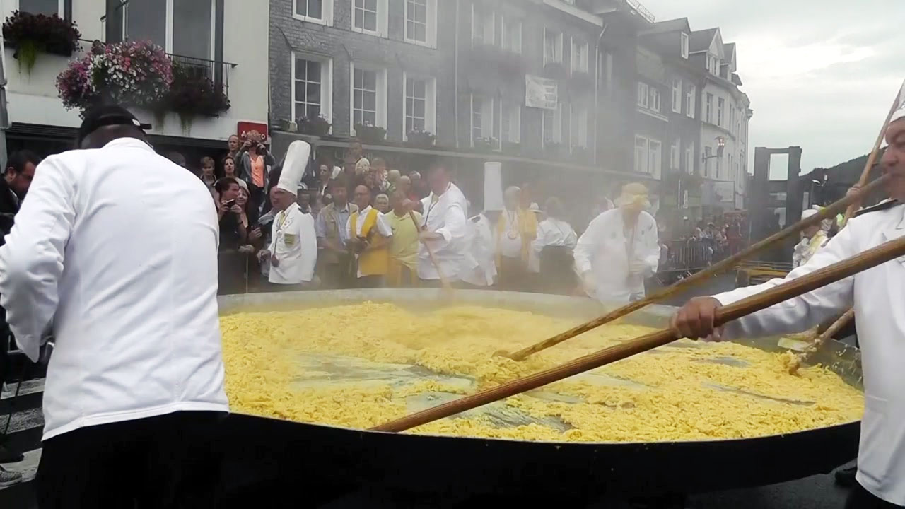 [영상] 벨기에, 살충제 달걀 파문 속 '대형 오믈렛' 행사