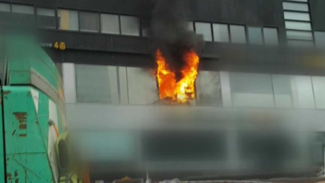 서울 논현동 상가 건물에서 불...다친 사람 없어