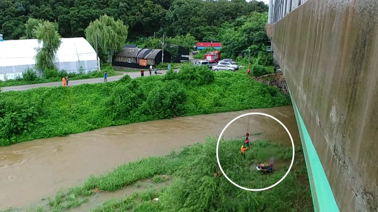 경기도 양주에서 불어난 강물에 캠핑하던 40대 구조