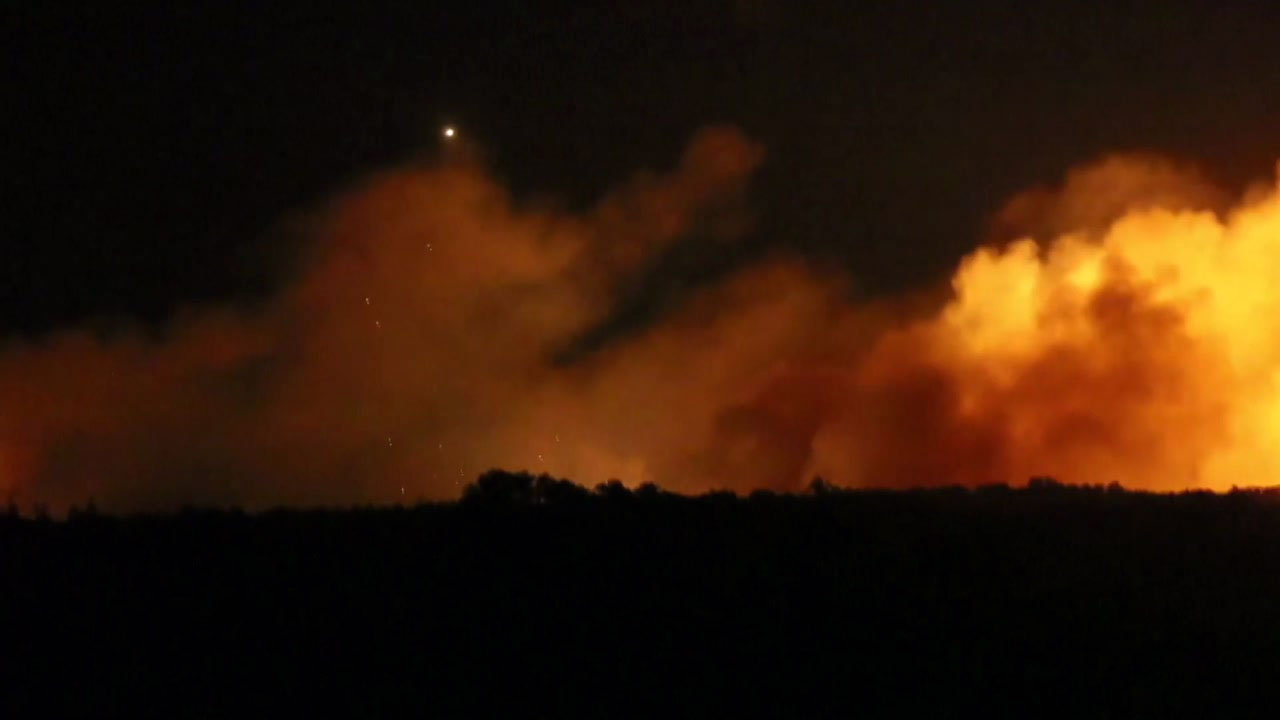 우크라이나 탄약고 화재로 폭발...3만 명 대피