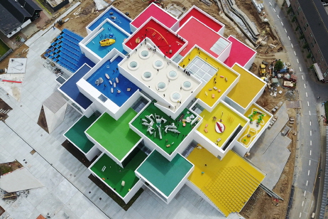〔에이앤뉴스의 포토 뉴스〕 21개의 레고 브릭을 쌓아 올린 덴마크 빌룬트의 더 레고하우스 