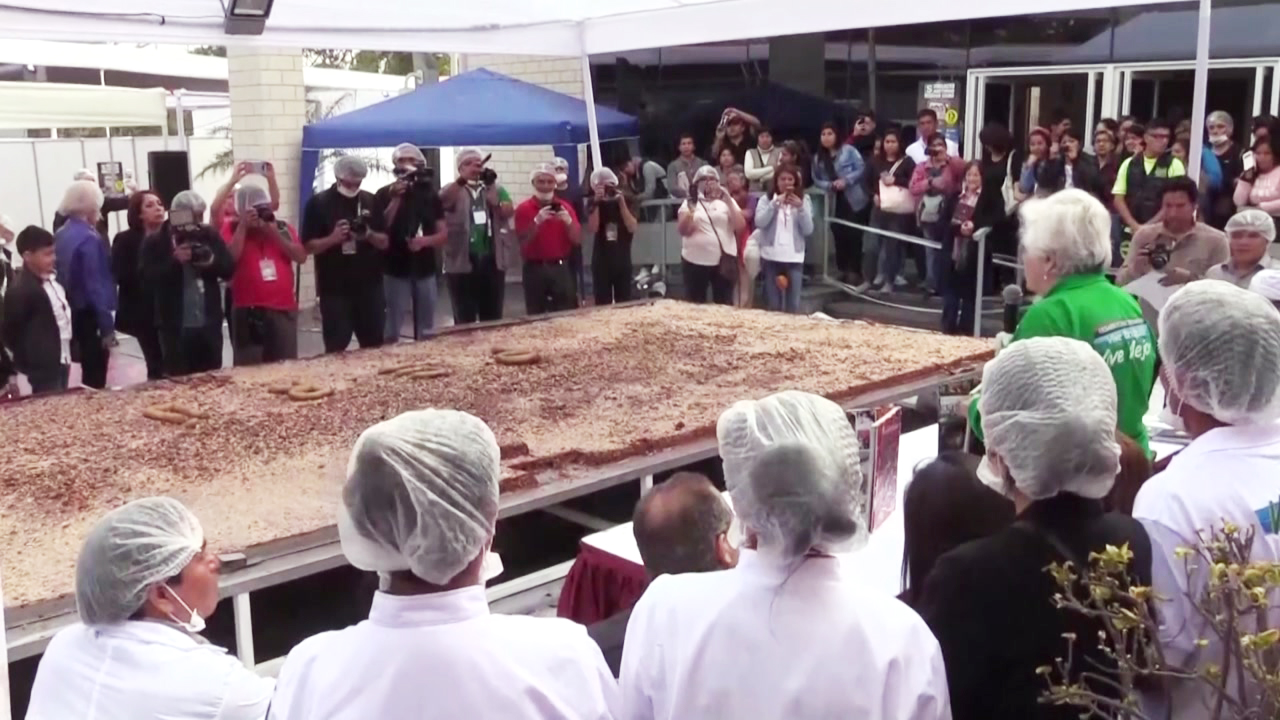[영상] 페루에서 세계 최대 '견과류 초콜렛바' 제작