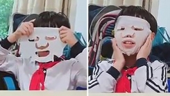 엄마 마스크팩 훔쳐와 학원에서 피부 관리한 아이
