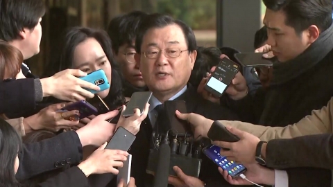 검찰, '상납 의혹' 이병기 前 국정원장 긴급체포