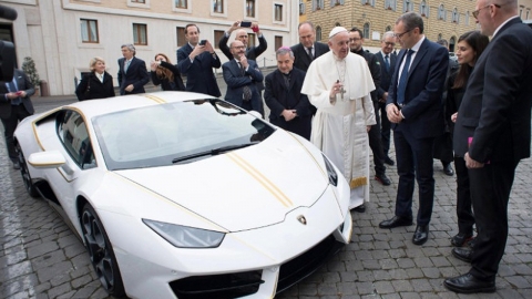 3억 '람보르기니' 선물 받은 교황의 아름다운 선택