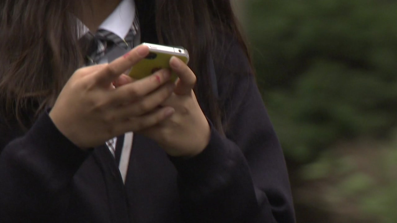 인권위 "학생 휴대전화 사용금지 개선 권고"