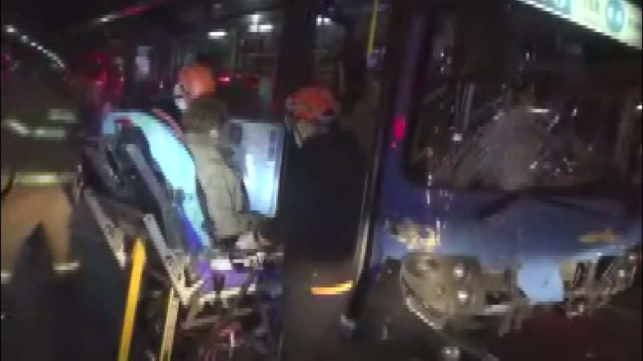 승용차·버스 충돌...승객 등 10명 부상