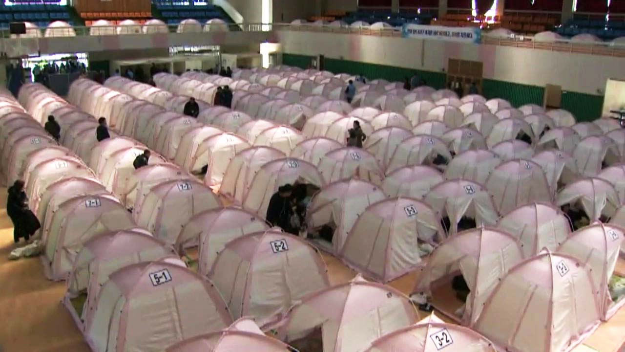 사생활 보호 텐트 설치 완료...이재민 이동