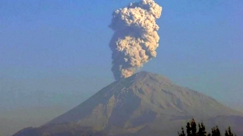 발리 화산 분화 본격화...최고 '위험' 경보