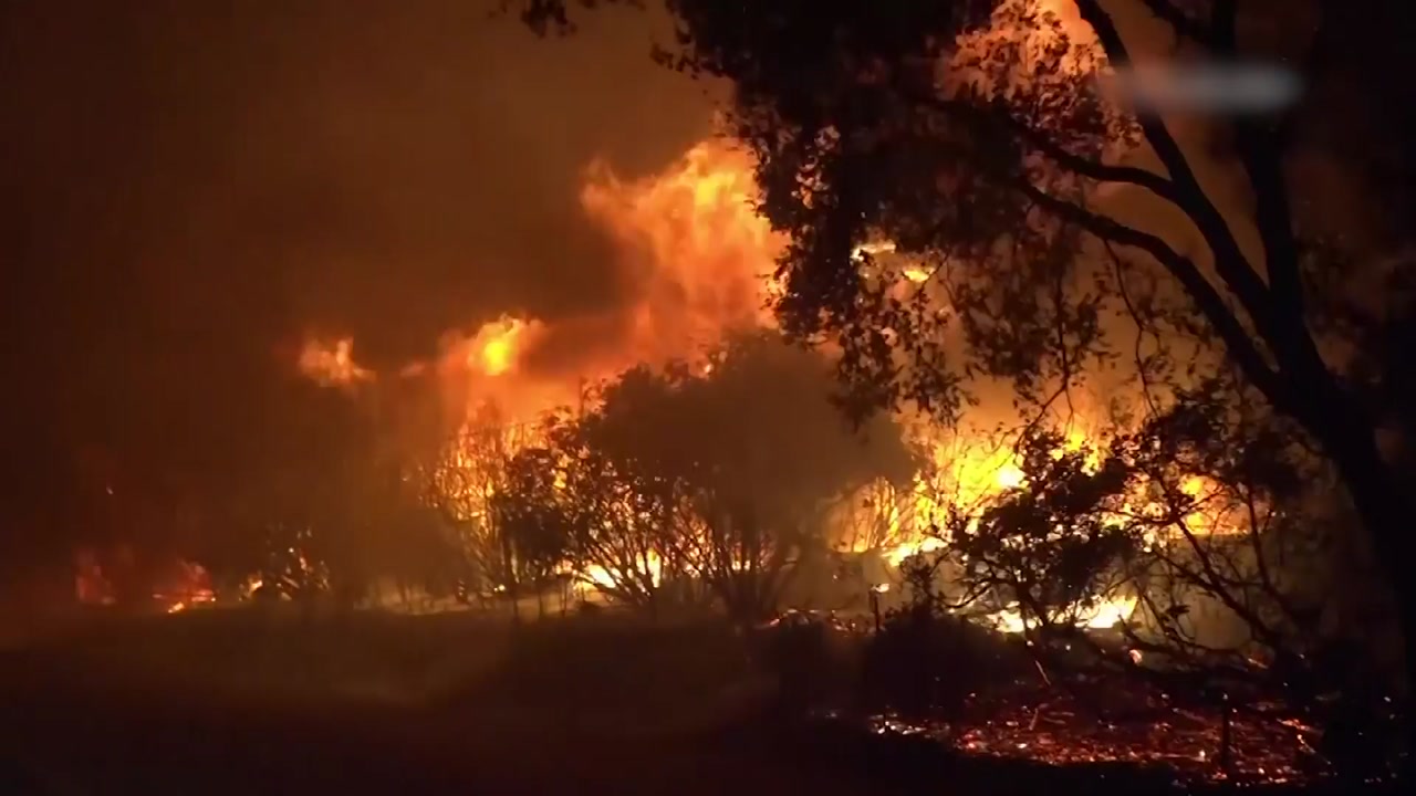 美 LA인근 2곳 동시 산불...주민 수만 명 대피