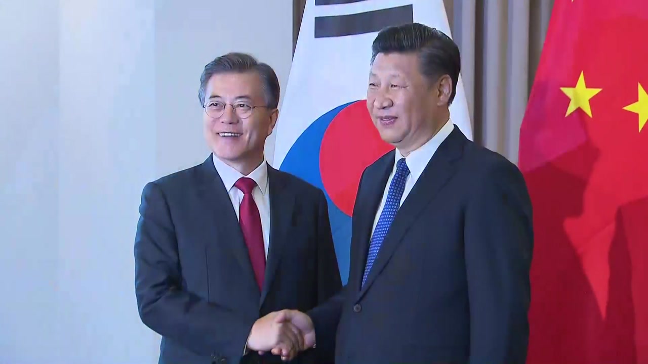 문 대통령, 잠시 후 시진핑과 세 번째 정상회담