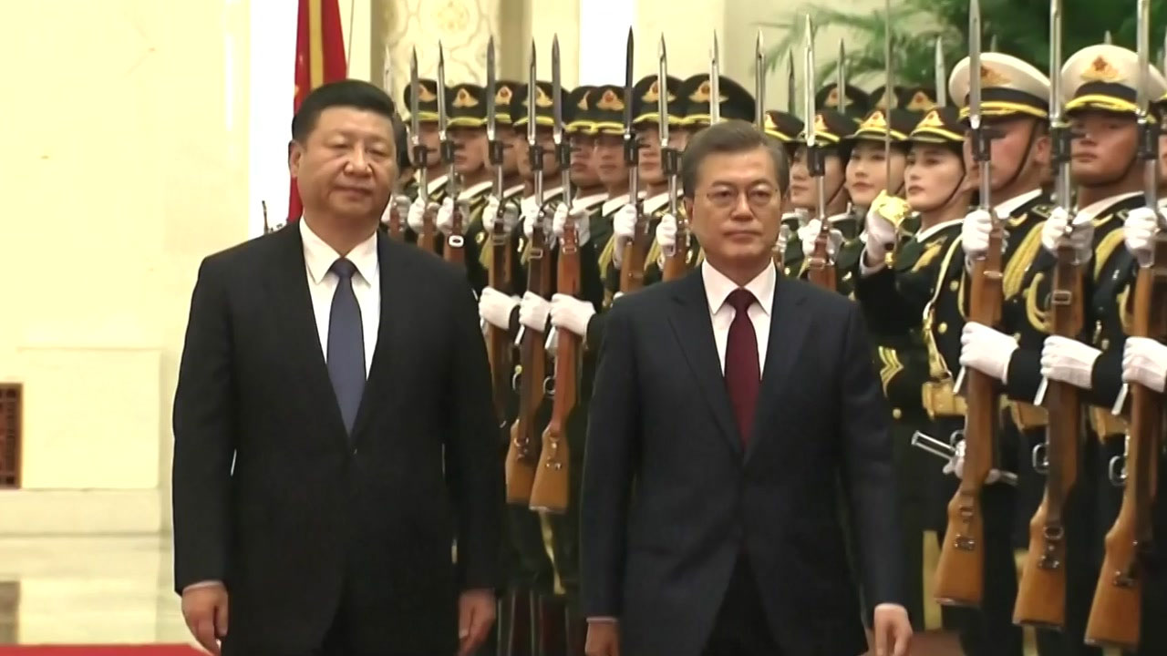 문재인 대통령, 시진핑과 정상회담 시작...관계복원·북핵 협의