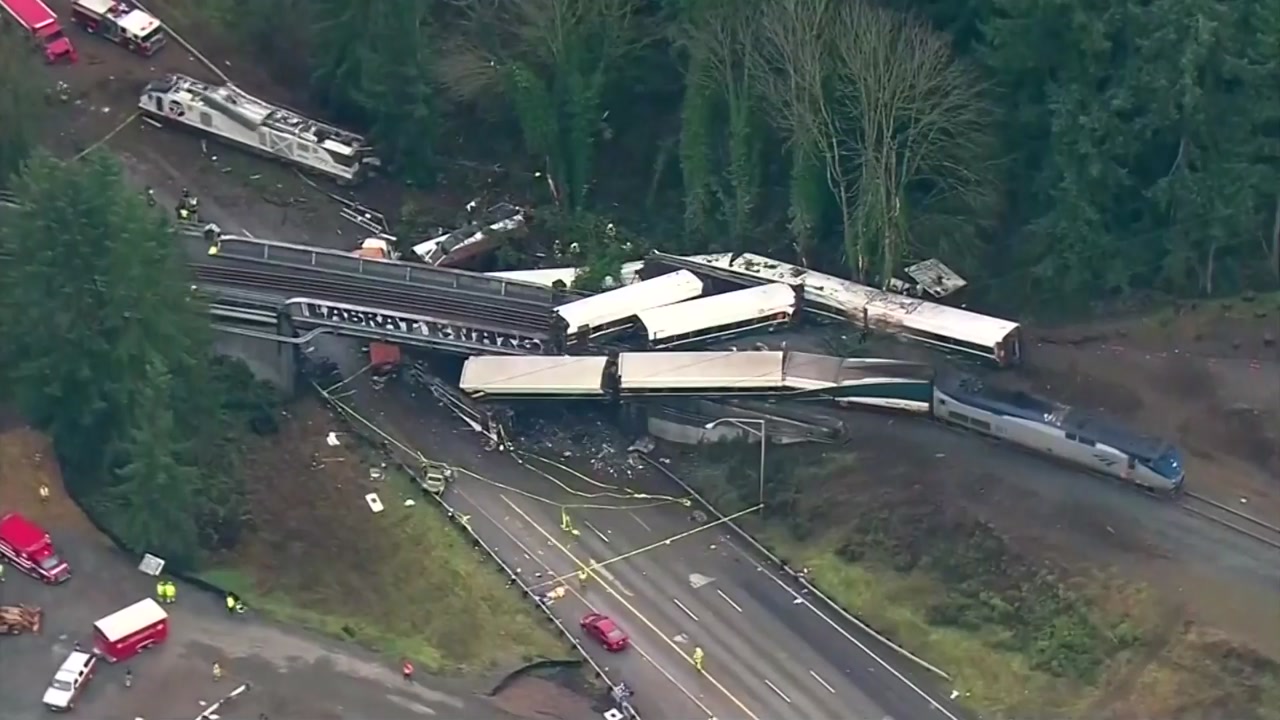 美 출근길 열차 탈선... 최소 6명 사망·수십 명 부상