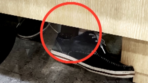 신발 속 휴대전화...SKT 대리점 점장이 고객 몰카