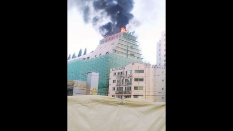 인천 부평구 리모델링 건물 옥상 불..."절단기 작업 중 화재"