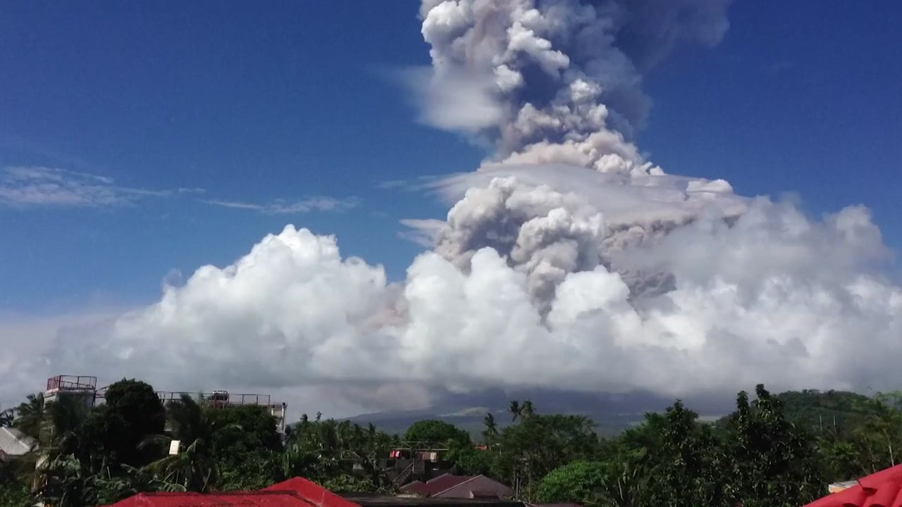 필리핀 마욘 화산 폭발 임박...수만 명 대피