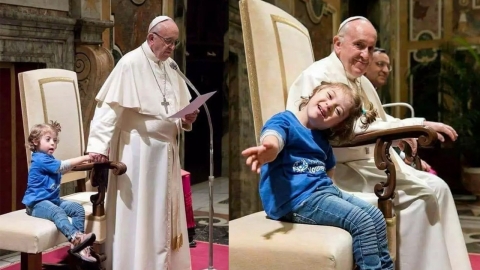 다운증후군 소녀의 손 꼭 잡고… 교황의 따뜻한 연설