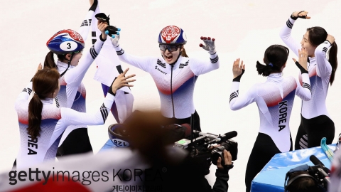 韓 여자 쇼트트랙 3,000m 계주 금메달 획득