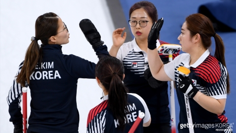 컬링 여자대표팀, 러시아도 꺾고 예선 1위로 4강 진출