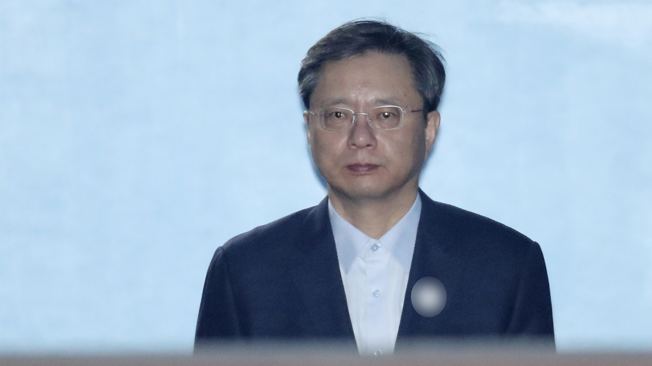 '국정농단 묵인' 우병우 전 수석 1심서 징역2년6개월 선고