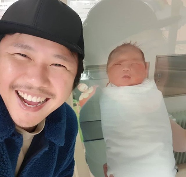 육중완, 딸 사진 공개 "기뻐서 웃음만 나와…행복하게 잘 살겠다"