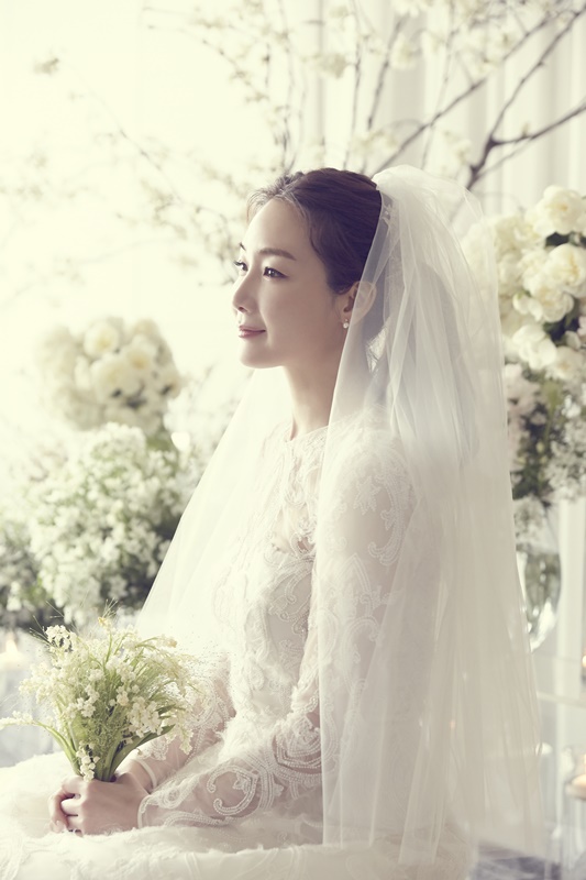 '3월의 신부' 최지우 웨딩 사진 공개..."예쁘게 살겠습니다"