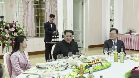 아사히 "정의용·리설주, 만찬서 김정은에 금연 권해"