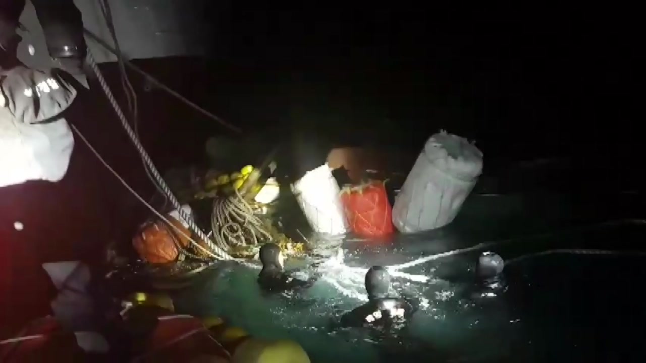 신안 해상 어선-화물선 충돌 "3명 사망·3명 실종"
