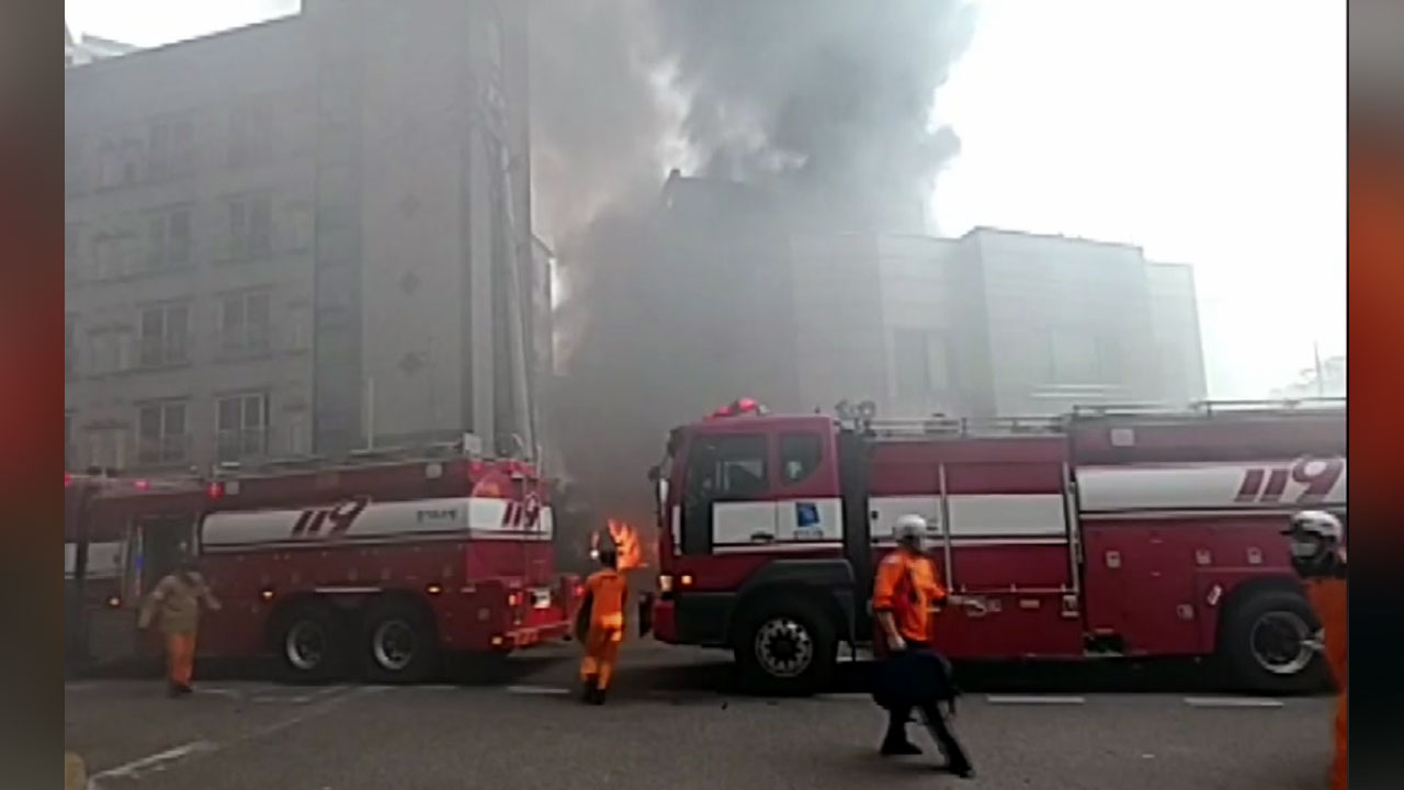 오산 6층 원룸건물서 불...17명 연기 흡입