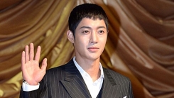 키이스트 측 "김현중과 재계약 긍정 논의 중" 키이스트 측 "김현중과 재계약 긍정 논의 중"