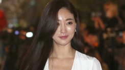김사랑 측 "수술 후 경과 지켜보는 중...스케줄 취소" 김사랑 측 "수술 후 경과 지켜보는 중...스케줄 취소"