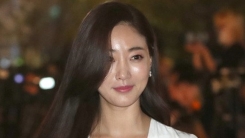 김사랑 측 "2m 높이서 추락, 발 골절 수술 마쳤다" (공식) 김사랑 측 "2m 높이서 추락, 발 골절 수술 마쳤다" (공식)