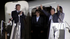 北 억류 미국인 3명 석방...폼페이오와 귀국