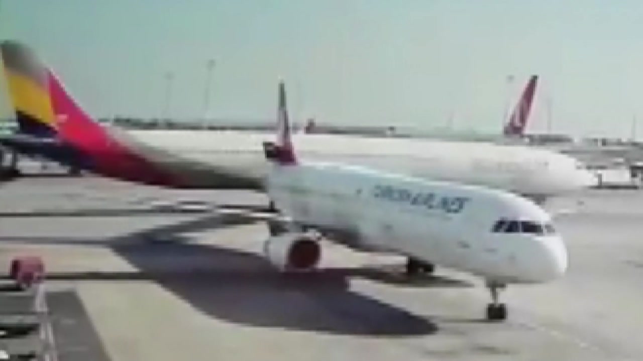 아시아나 여객기, 터키 활주로 이동 중 다른 비행기 충돌