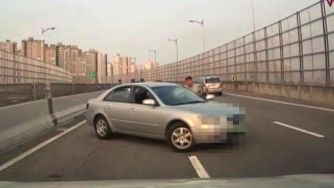 [좋은뉴스] 아찔 역주행 만취 차량 막은 용감한 시민