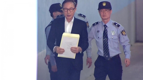 [포토] 이명박 前 대통령, 서울중앙지방법원 도착