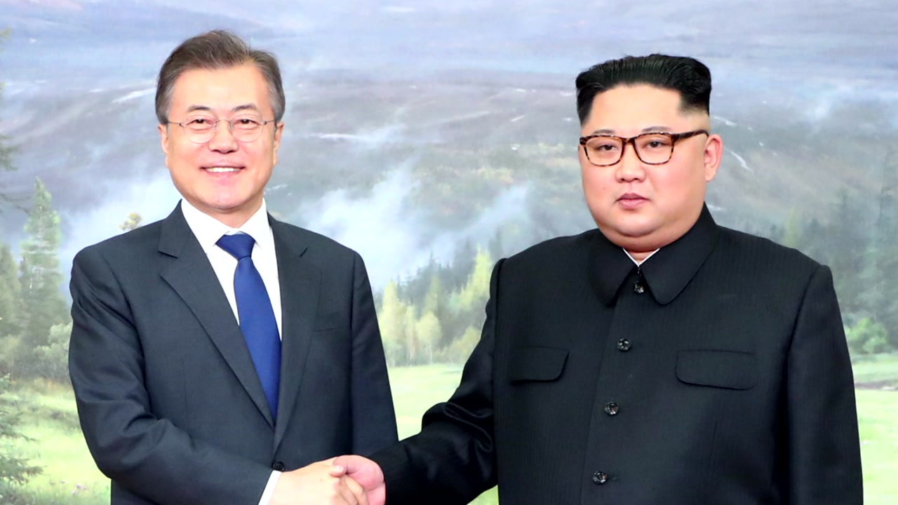 남북 정상, 두 번째 회담..."허심탄회한 의견 교환"