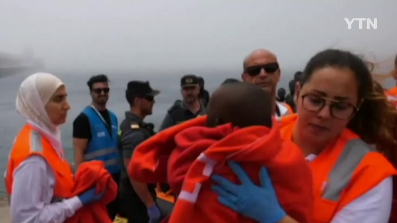 스페인 해경, 하루 사이 난민 천여 명 구조