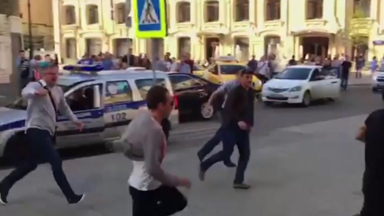 "모스크바, 택시가 군중으로 돌진해 8명 부상"