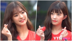 프로미스나인, ‘월드컵 응원 패션 어때요?’ (뮤직뱅크 출근길) 프로미스나인, ‘월드컵 응원 패션 어때요?’ (뮤직뱅크 출근길)