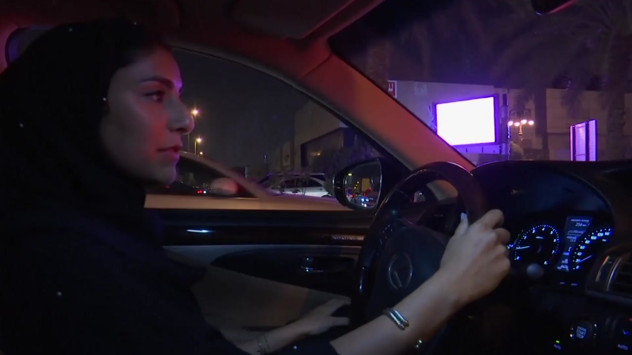 그녀도 운전대를 잡았다...사우디 여성 운전 허용