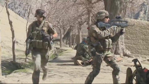 프랑스, 16세 이상 남녀 청소년 한달 의무 군사교육