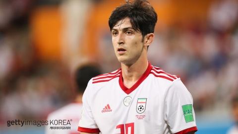 "팬들 욕설에 투병 중인 어머니 건강 악화" 이란 아즈문, 축구 국가대표 은퇴