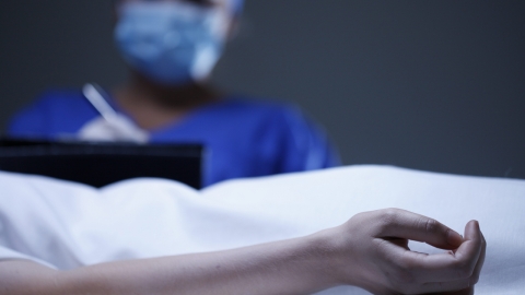 교통사고로 사망 선고받은 여성, 영안실에서 살아나... 