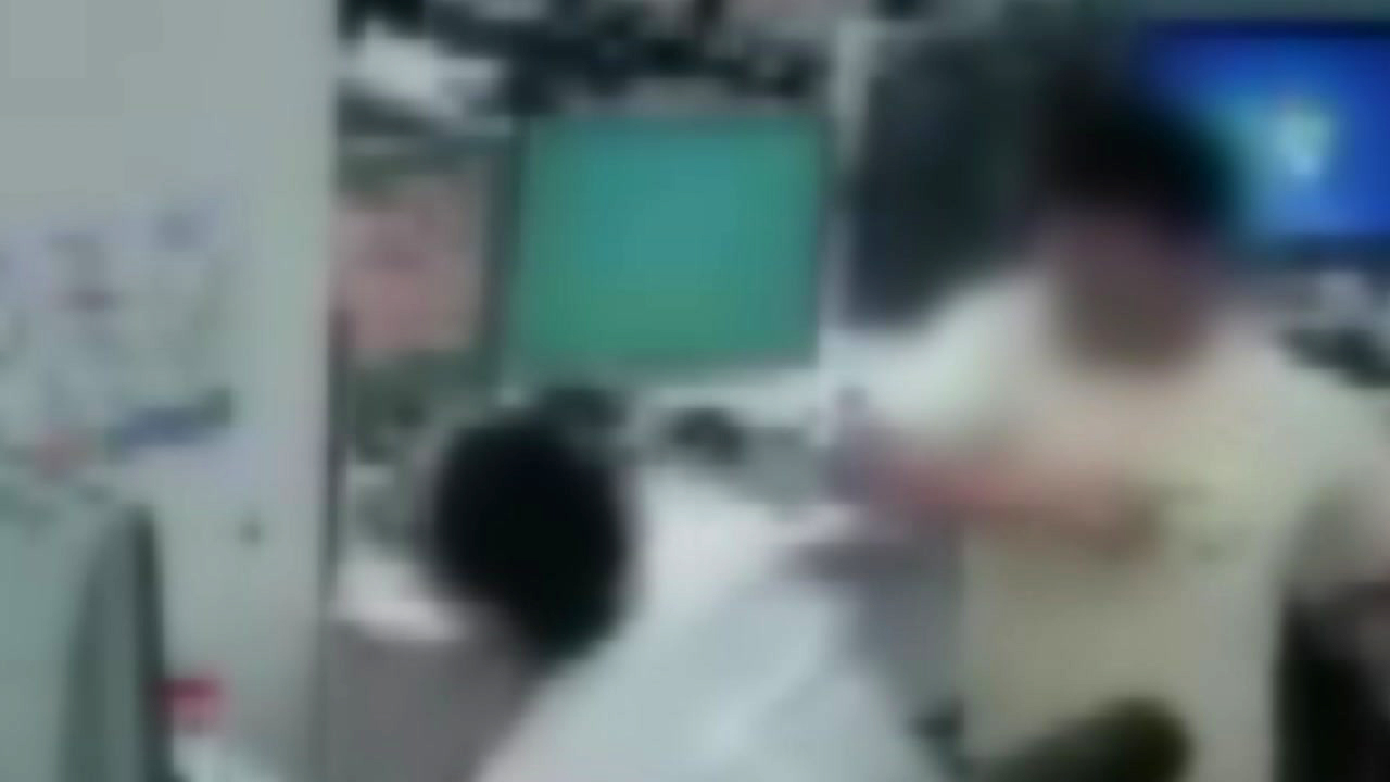 [영상] 만취 환자가 응급실 의사 폭행..."코뼈·치아 부러져"